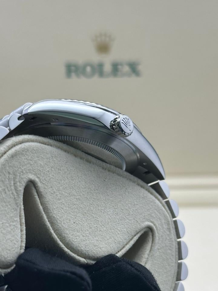 Rolex Day-Date
Ice Blue Roman Platinum