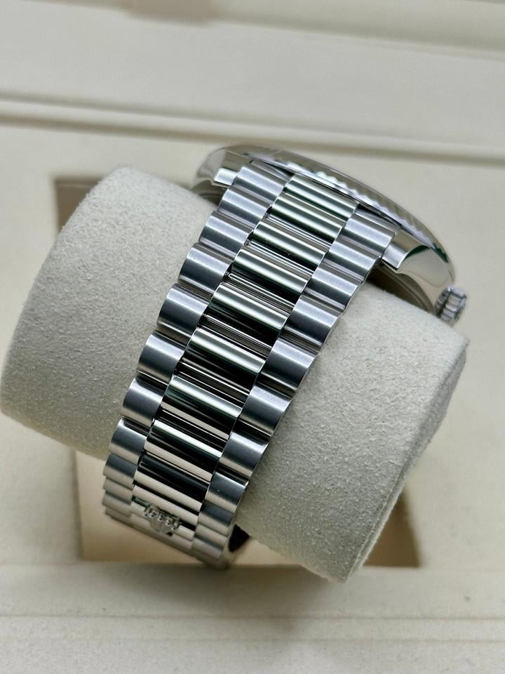 Rolex Day-Date
Ice Blue Roman Platinum