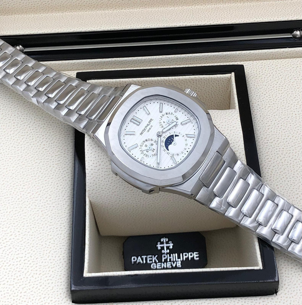 Patek Philippe Nautilus – Silver Opaline